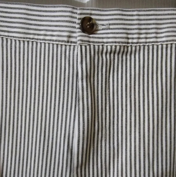 NWT Hayden Los Angeles Stretch Pinstripe Flared Pants, Cropped, Plus Size 1XL. - Picture 8 of 14